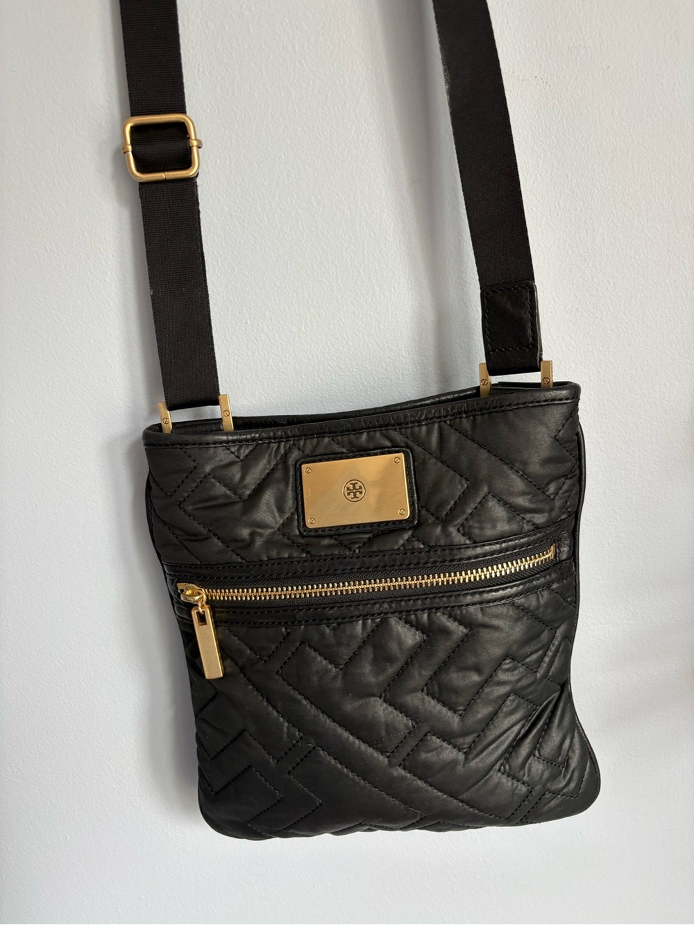 Like New Tory Burch Black Quilted Crossbody with Gold Hardware Plate